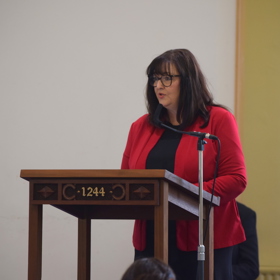 Janette Keenan addressing the organ donation memorial event.