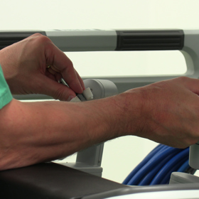 Surgeon controlling robot 
