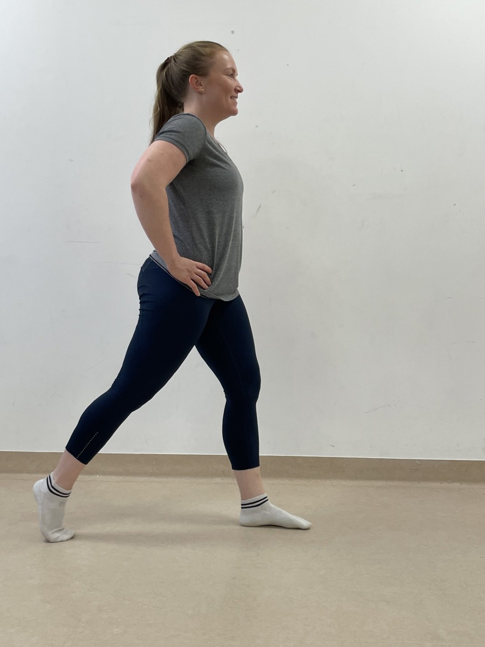 Lunge With Knee Drive 1